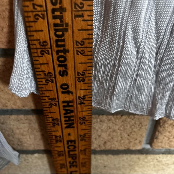 Vince Ribbed Slinky Crewneck Silver Metallic Long Sleeve Top Size Small - Picture 9 of 10